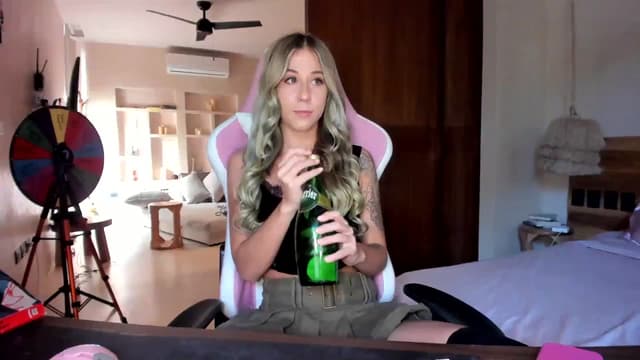 Gallery image thumbnail from Mochi's myfreecams stream on, 09/18/2023, 21:20 image 13 of 20