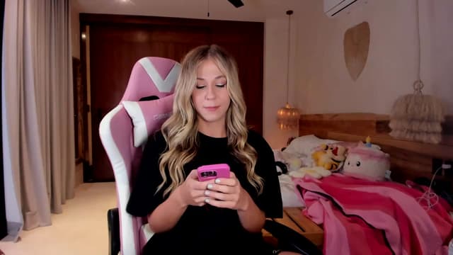Gallery image thumbnail from Mochi's myfreecams stream on, 11/30/2023, 05:55 image 13 of 20