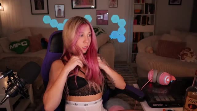 Gallery image thumbnail from Mochi's myfreecams stream on, 06/29/2024, 08:04 image 8 of 20
