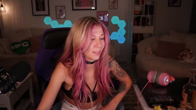 Gallery image thumbnail from Mochi's myfreecams stream on, 06/29/2024, 08:04 image 17 of 20