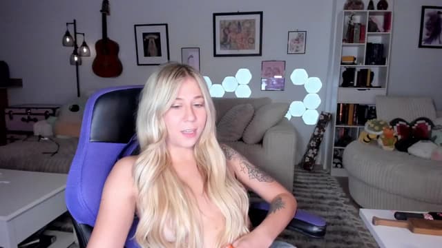 Gallery image thumbnail from Mochi's myfreecams stream on, 08/09/2024, 06:00 image 16 of 20