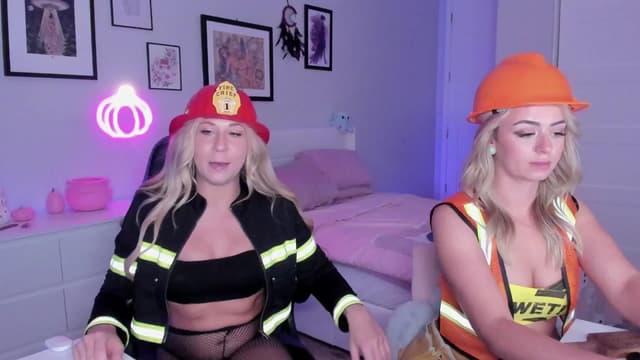 Gallery image thumbnail from Mochi's myfreecams stream on, 10/04/2025, 04:51 image 16 of 20