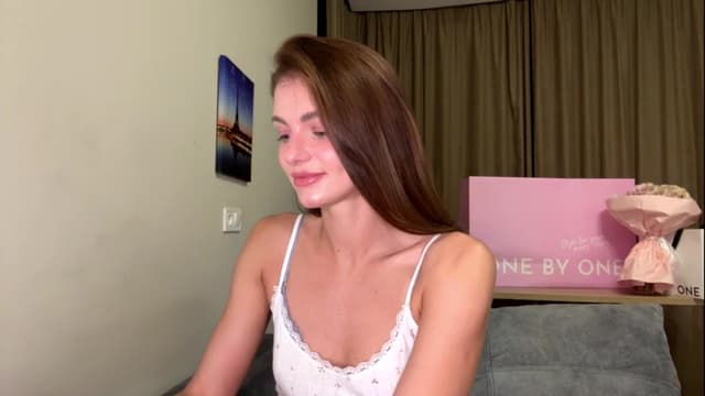 Gallery image thumbnail from Nerdi's myfreecams stream on, 08/08/2025, 20:29 image 16 of 20