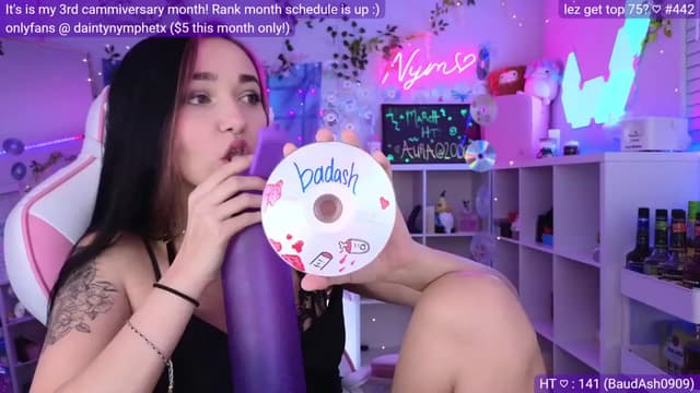 Gallery image thumbnail from Nym_x's myfreecams stream on, 03/11/2023, 04:30 image 1 of 20