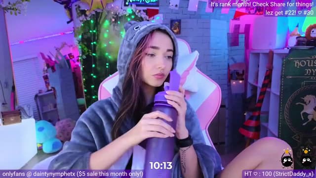 Gallery image thumbnail from Nym_x's myfreecams stream on, 07/19/2023, 01:33 image 10 of 20