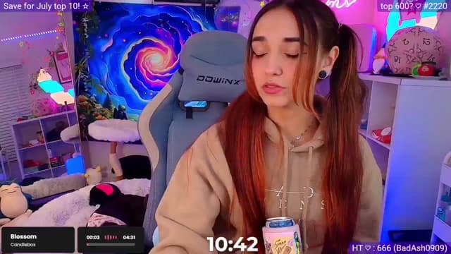 Gallery image thumbnail from Nym_x's myfreecams stream on, 06/14/2025, 04:20 image 19 of 20