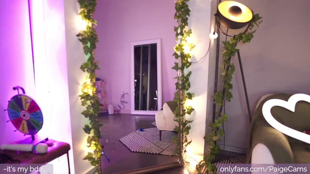 Gallery image thumbnail from Paige's myfreecams stream on, 02/06/2023, 04:54 image 15 of 20