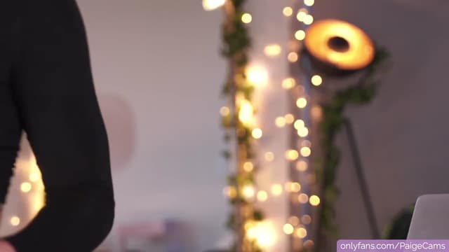 Gallery image thumbnail from Paige's myfreecams stream on, 04/10/2023, 02:00 image 10 of 20
