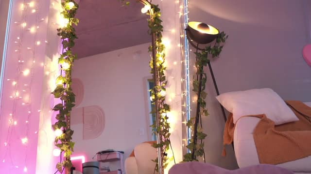 Gallery image thumbnail from Paige's myfreecams stream on, 05/01/2023, 02:17 image 12 of 20