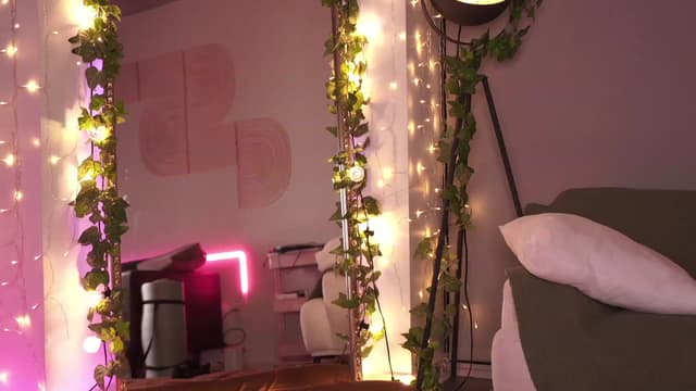 Gallery image thumbnail from Paige's myfreecams stream on, 05/06/2023, 03:02 image 9 of 20