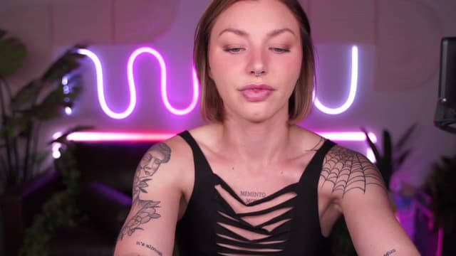 Gallery image thumbnail from Paige's myfreecams stream on, 08/01/2023, 02:57 image 1 of 20