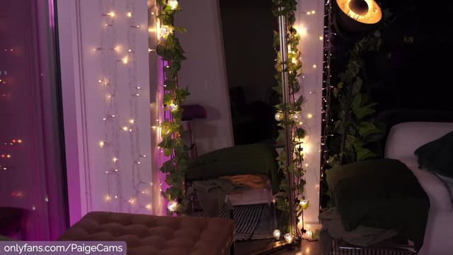 Gallery image thumbnail from Paige's myfreecams stream on, 09/19/2023, 07:22 image 10 of 20