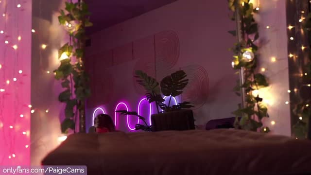 Gallery image thumbnail from Paige's myfreecams stream on, 09/19/2023, 07:22 image 17 of 20