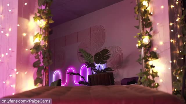 Gallery image thumbnail from Paige's myfreecams stream on, 09/19/2023, 07:22 image 18 of 20