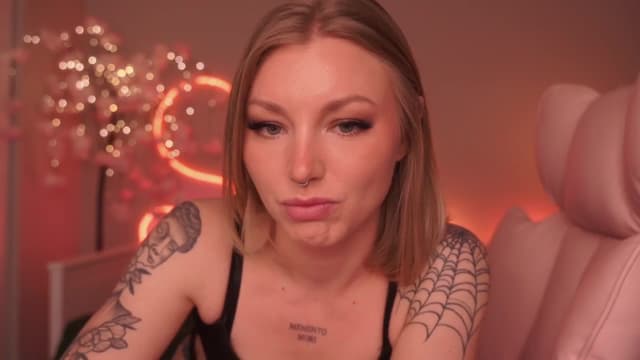 Gallery image thumbnail from Paige's myfreecams stream on, 12/09/2024, 04:15 image 1 of 20