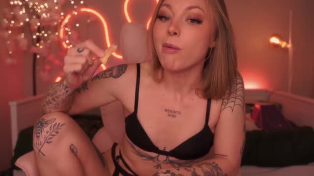 Gallery image thumbnail from Paige's myfreecams stream on, 12/09/2024, 06:16 image 2 of 20