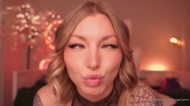 Gallery image thumbnail from Paige's myfreecams stream on, 12/14/2024, 04:35 image 11 of 20