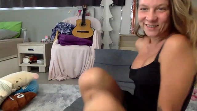 Gallery image thumbnail from Qi_ra's myfreecams stream on, 02/19/2023, 06:51 image 13 of 20