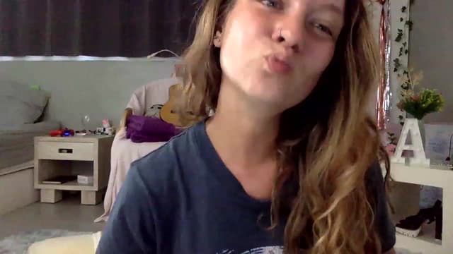 Gallery image thumbnail from Qi_ra's myfreecams stream on, 02/27/2023, 07:57 image 10 of 20