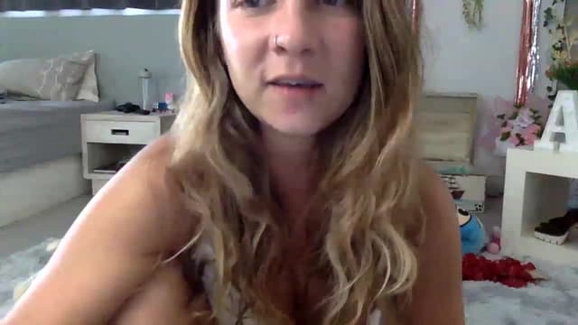 Gallery image thumbnail from Qi_ra's myfreecams stream on, 03/07/2023, 08:21 image 7 of 20