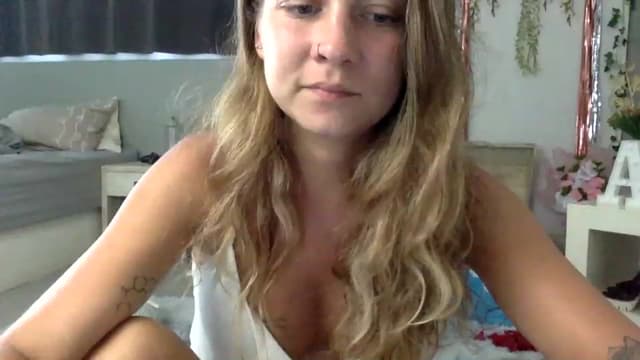 Gallery image thumbnail from Qi_ra's myfreecams stream on, 03/07/2023, 09:03 image 4 of 20