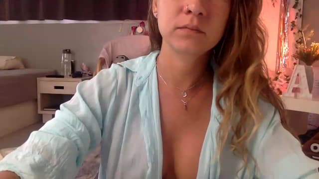 Gallery image thumbnail from Qi_ra's myfreecams stream on, 03/13/2023, 03:32 image 4 of 20