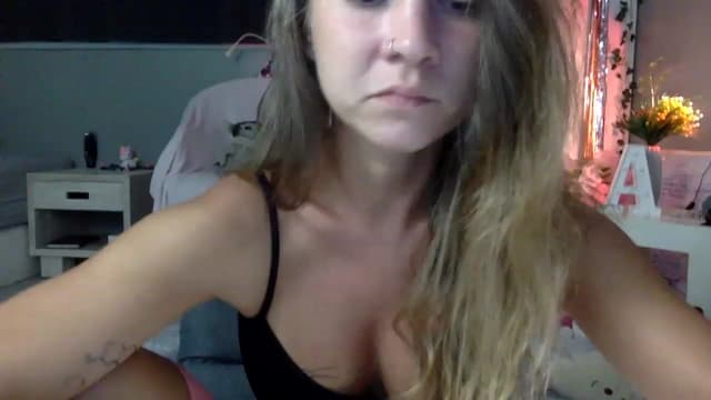 Gallery image thumbnail from Qi_ra's myfreecams stream on, 04/01/2023, 10:19 image 20 of 20