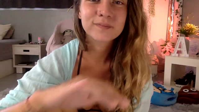 Gallery image thumbnail from Qi_ra's myfreecams stream on, 04/04/2023, 03:32 image 8 of 20