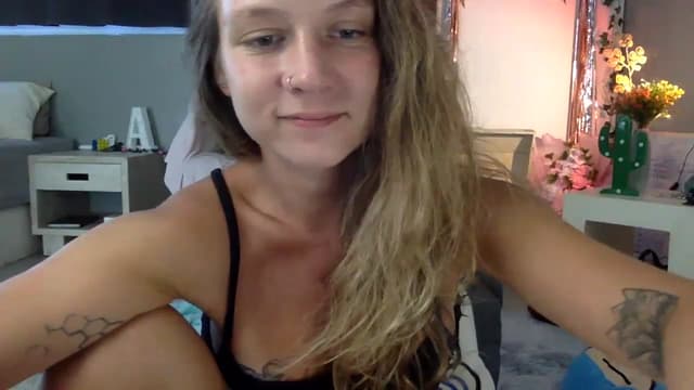 Gallery image thumbnail from Qi_ra's myfreecams stream on, 04/22/2023, 07:05 image 7 of 20