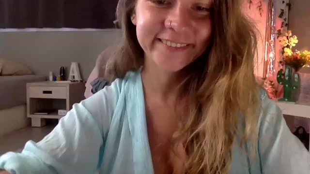 Gallery image thumbnail from Qi_ra's myfreecams stream on, 04/24/2023, 24:03 image 12 of 20