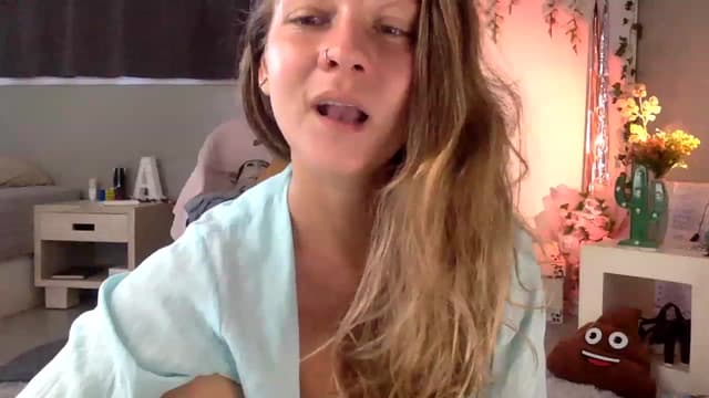 Gallery image thumbnail from Qi_ra's myfreecams stream on, 04/24/2023, 24:03 image 16 of 20