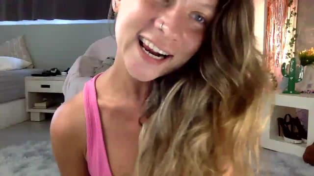 Gallery image thumbnail from Qi_ra's myfreecams stream on, 06/01/2023, 06:38 image 2 of 20