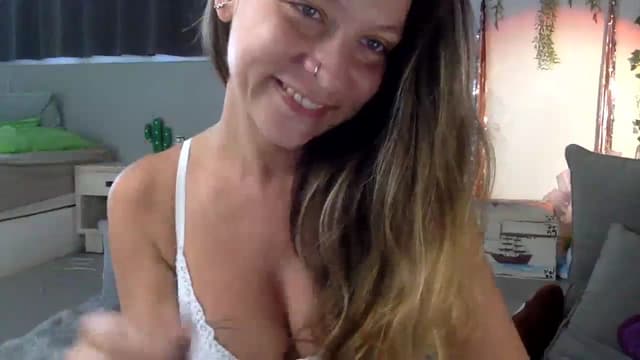 Gallery image thumbnail from Qi_ra's myfreecams stream on, 07/24/2023, 04:09 image 10 of 20