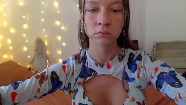 Gallery image thumbnail from Qi_ra's myfreecams stream on, 10/13/2024, 02:46 image 10 of 20