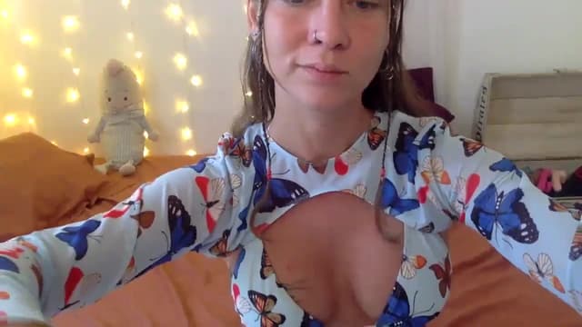 Gallery image thumbnail from Qi_ra's myfreecams stream on, 10/13/2024, 02:46 image 7 of 20