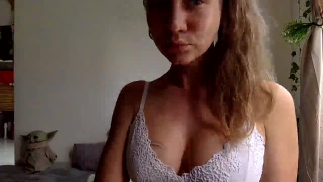 Gallery image thumbnail from Qi_ra's myfreecams stream on, 03/17/2025, 01:33 image 16 of 20