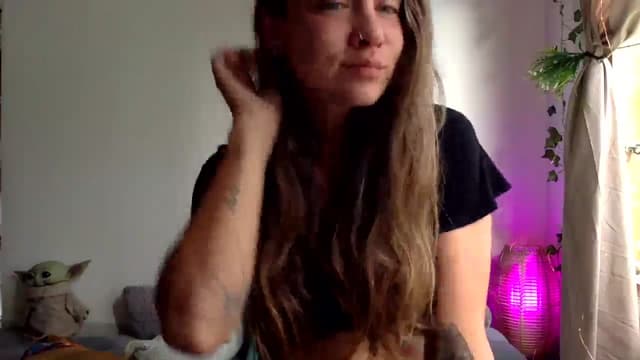 Gallery image thumbnail from Qi_ra's myfreecams stream on, 03/18/2025, 24:31 image 11 of 20