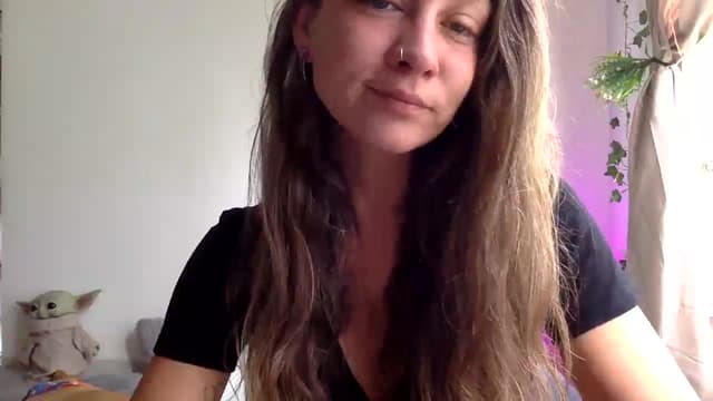 Gallery image thumbnail from Qi_ra's myfreecams stream on, 03/18/2025, 24:31 image 8 of 20