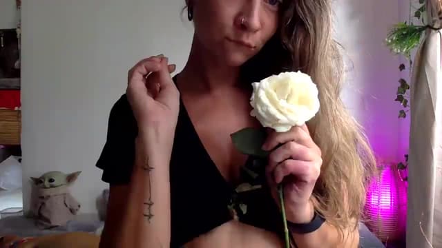 Gallery image thumbnail from Qi_ra's myfreecams stream on, 03/18/2025, 24:31 image 19 of 20