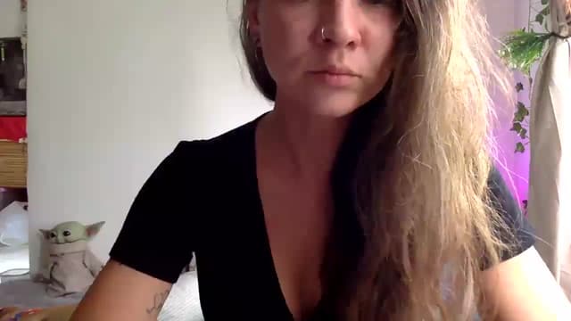 Gallery image thumbnail from Qi_ra's myfreecams stream on, 03/18/2025, 24:31 image 20 of 20