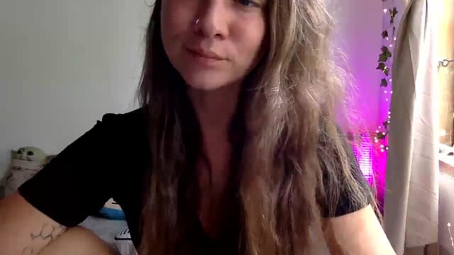 Gallery image thumbnail from Qi_ra's myfreecams stream on, 03/31/2025, 24:59 image 2 of 20