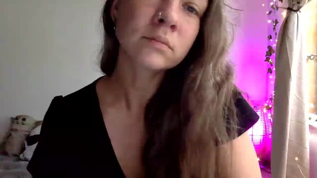 Gallery image thumbnail from Qi_ra's myfreecams stream on, 03/31/2025, 01:00 image 10 of 20
