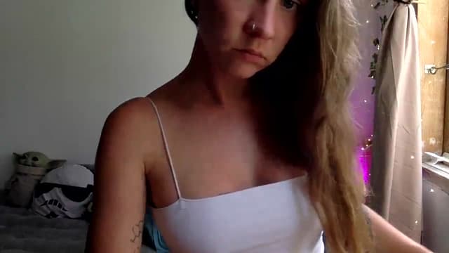 Gallery image thumbnail from Qi_ra's myfreecams stream on, 04/01/2025, 07:26 image 15 of 20