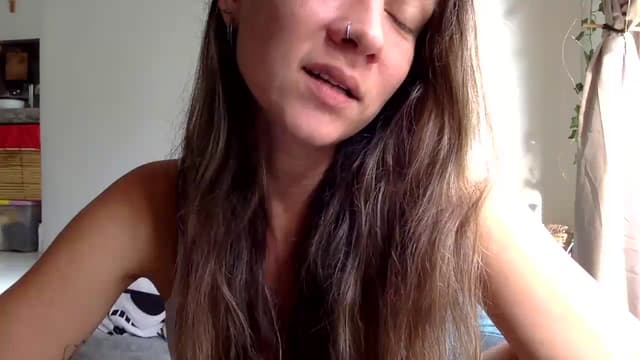 Gallery image thumbnail from Qi_ra's myfreecams stream on, 04/02/2025, 01:11 image 18 of 20