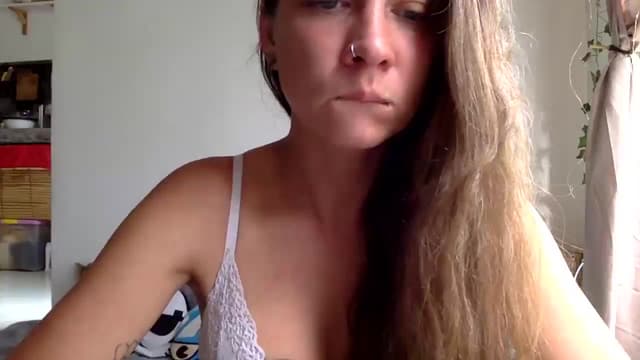 Gallery image thumbnail from Qi_ra's myfreecams stream on, 04/02/2025, 01:11 image 13 of 20