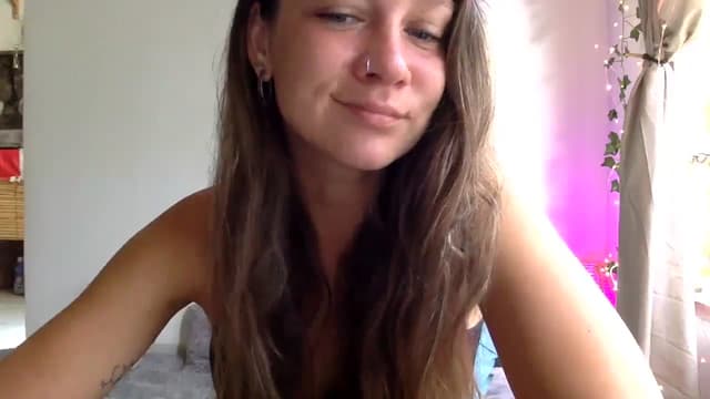 Gallery image thumbnail from Qi_ra's myfreecams stream on, 04/07/2025, 24:04 image 18 of 20