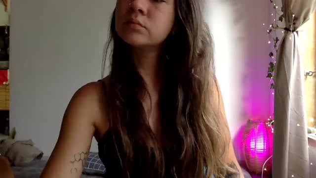 Gallery image thumbnail from Qi_ra's myfreecams stream on, 04/07/2025, 24:04 image 9 of 20