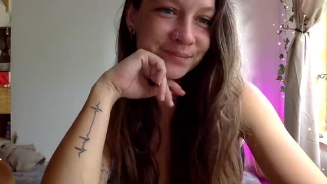 Gallery image thumbnail from Qi_ra's myfreecams stream on, 04/07/2025, 24:04 image 11 of 20
