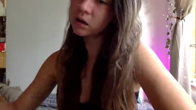 Gallery image thumbnail from Qi_ra's myfreecams stream on, 04/07/2025, 24:04 image 6 of 20