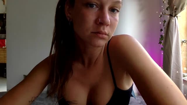 Gallery image thumbnail from Qi_ra's myfreecams stream on, 04/07/2025, 24:04 image 20 of 20